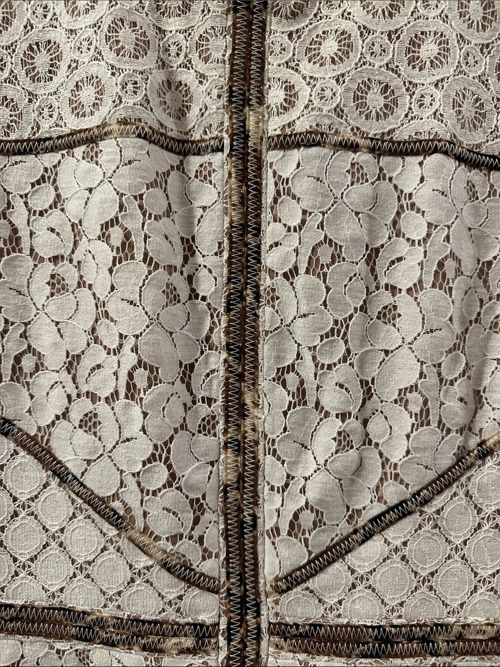BCBG MAXAZRIA White Lace Sheath Dress with Contrast Trim Sz 4 Feminine Elegant - Picture 3 of 11